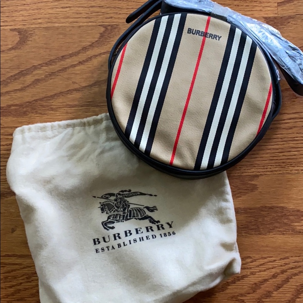 Burberry purse